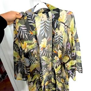 Forever 21 floral Hawaiian style kimono